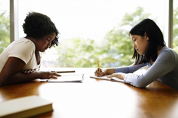 留学服务能去中介化吗？这两家创业公司“吵”起来了