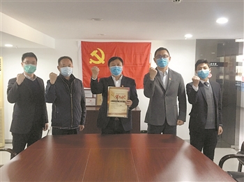 大力弘扬劳模精神、劳动精神、工匠精神