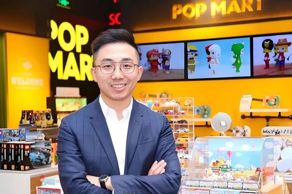 从潮玩开拓者到全球化IP集团：泡泡玛特的战略进阶之路